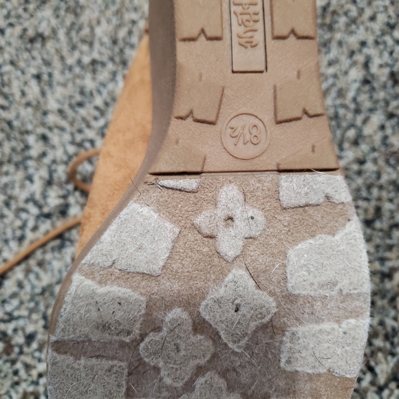 Boots - Picture 4 of 4